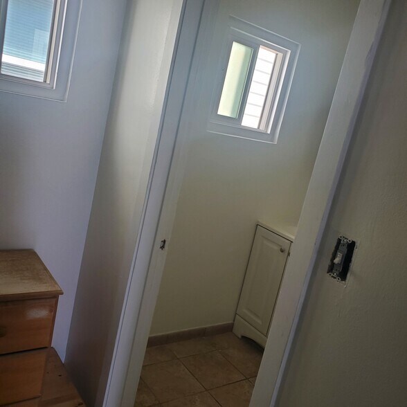 Building Photo - 821 1/2 Coronado Ct