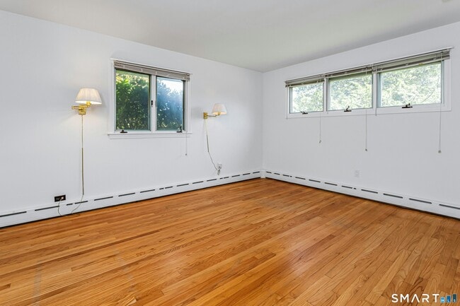 Building Photo - 67 Barclay Dr