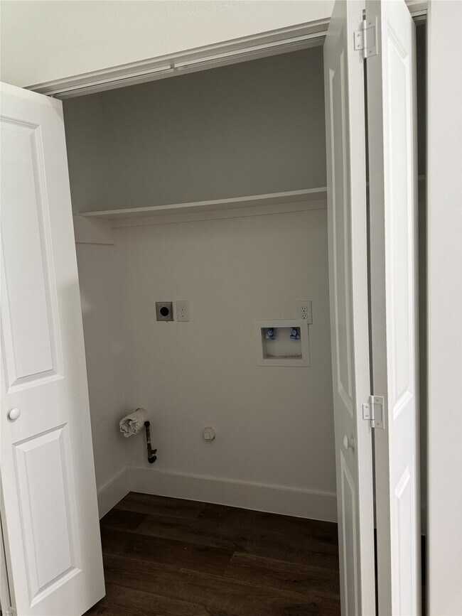 Building Photo - 8437 Winthrop Ln