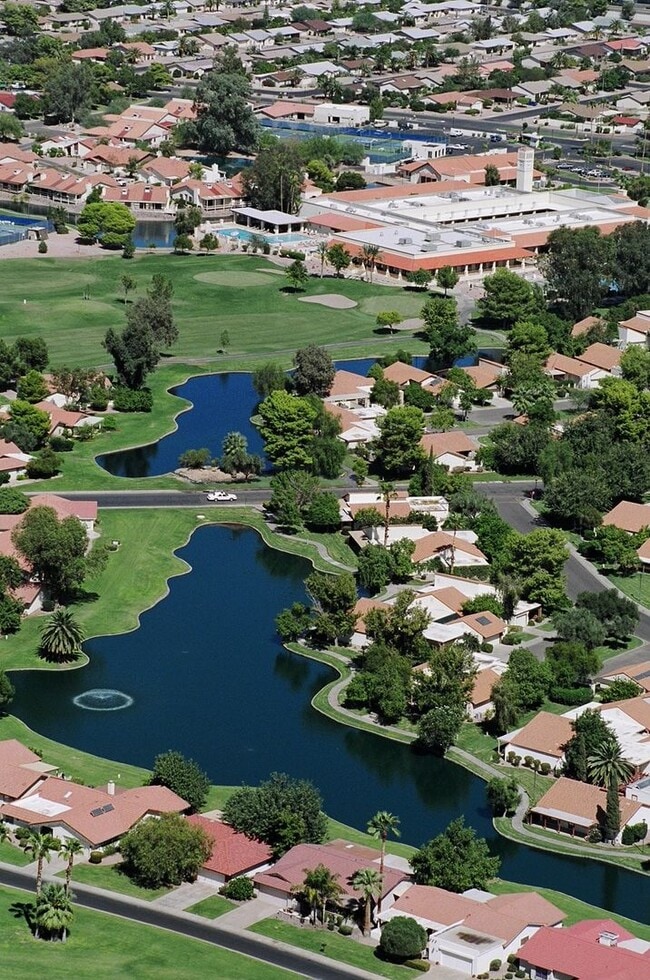 Building Photo - This beautifully appointed 3-bedroom, 2-bathroom condo seasonal rental Located in Leisure World A...
