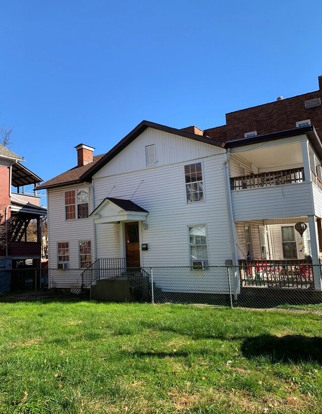 Building Photo - 0211 11th St