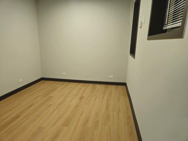 Building Photo - 1819 W Evergreen Ave