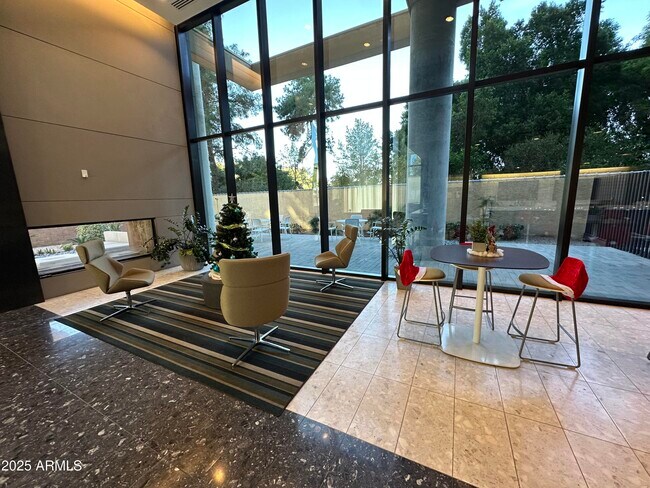 Building Photo - 200 W Portland St