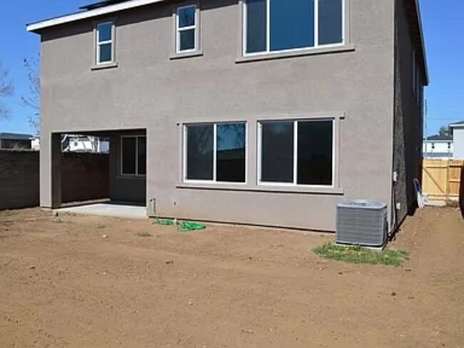 Building Photo - 2402 Urdaneta Way