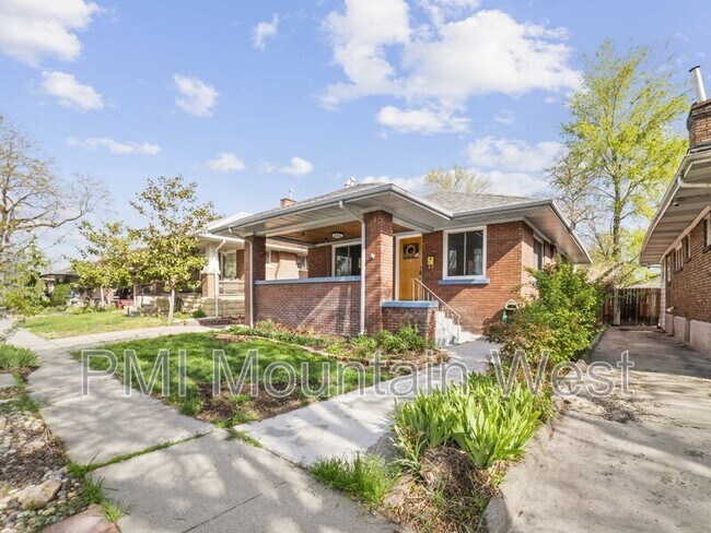 Building Photo - 647 Bryan Ave