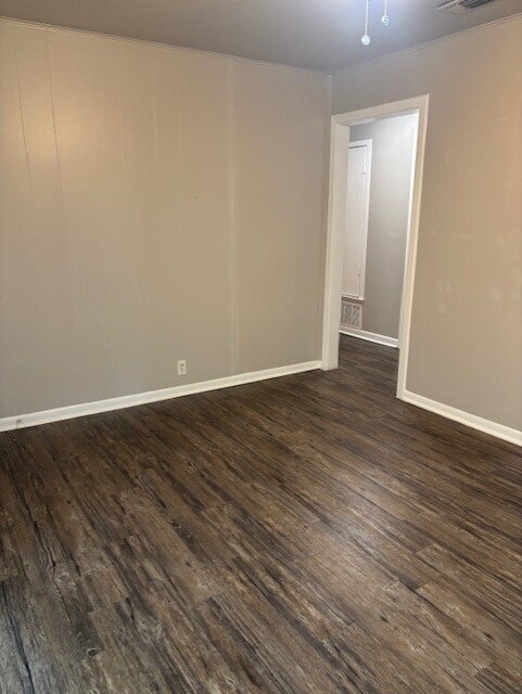 Building Photo - "Charming 3-Bed, 2-Bath Retreat in Whitesboro - 1320 Sq Ft of Cozy Living with Bonus living space...