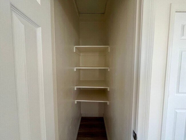 Building Photo - 6200-6202