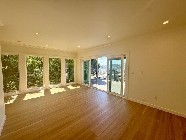 Building Photo - 1053 De Haro St