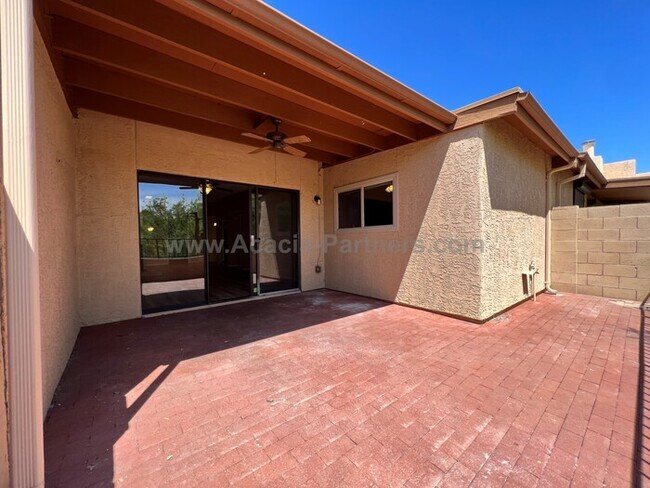 Building Photo - 2 Bdrm/2Bth Townhome