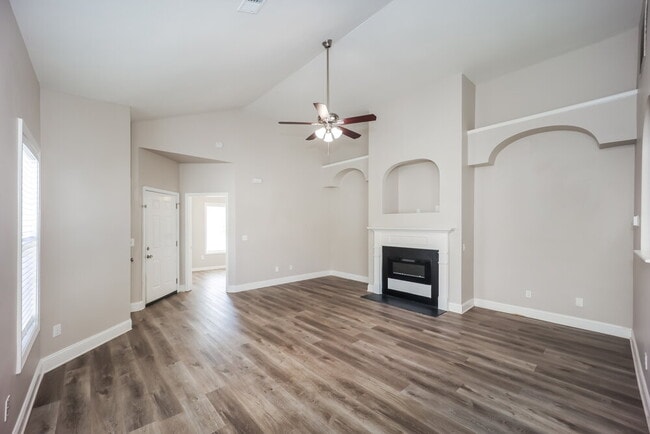 Building Photo - 83 Robinson Ln