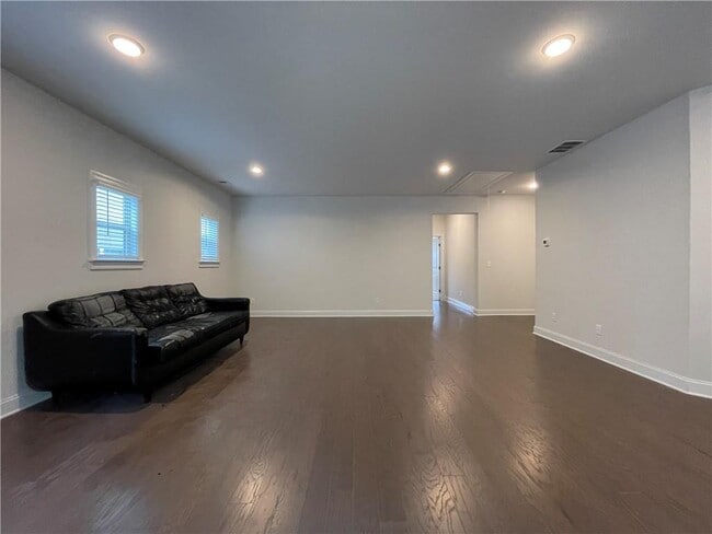 Building Photo - 673 Avondale Creek Dr.