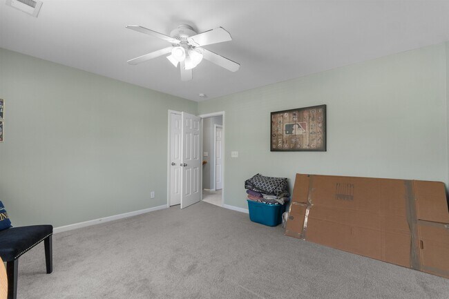 Building Photo - 161 Barclay Dr