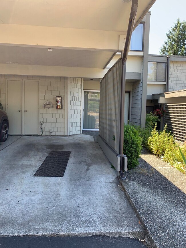 Building Photo - LakeView, Mount lake terrace - 2 bed 1.5 b...