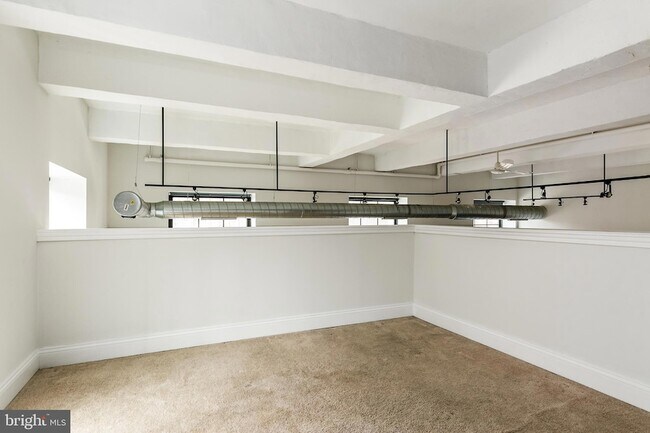 Building Photo - 1637-39 Poplar St