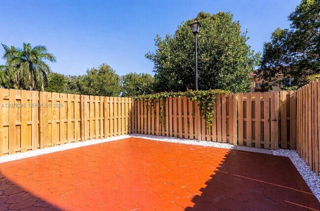 Building Photo - 905 SW 149th Ct