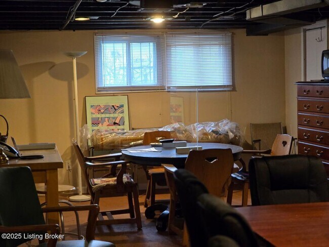 Building Photo - 126 S Sherrin Ave