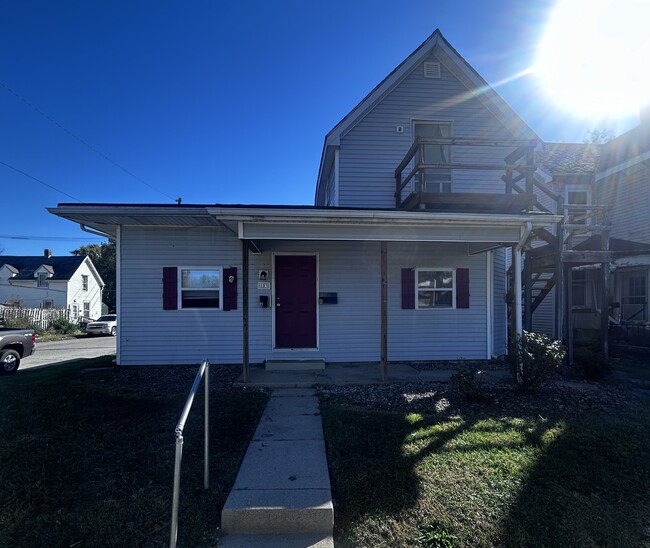 Primary Photo - 103 S E St