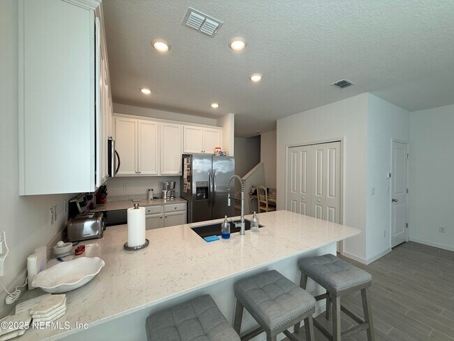 Building Photo - 72 Bramble Ct