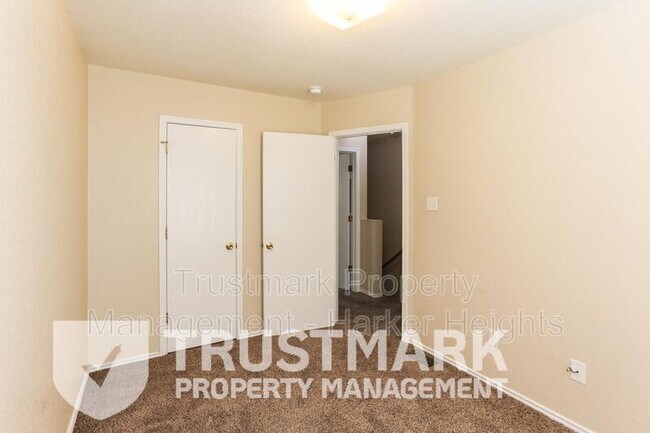 Building Photo - 4403 B Abigail