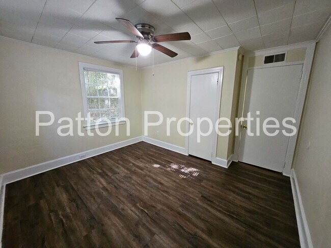Building Photo - 1401 Kinderway &amp; 4300-4302 Wentworth -...