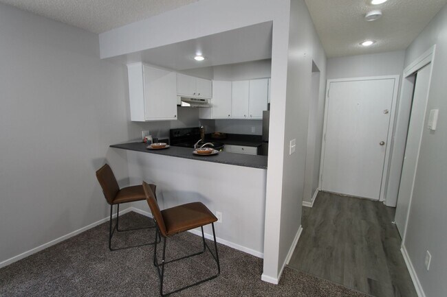 Building Photo - The Ellis Point!  Spacious and updated apartment homes in Ralston!