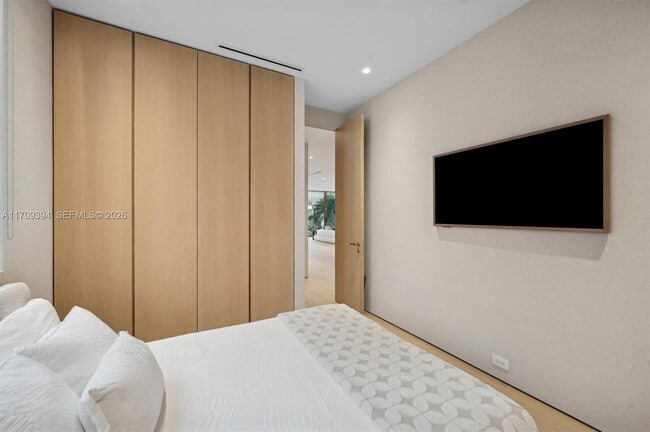 Building Photo - 424 W Rivo Alto Dr