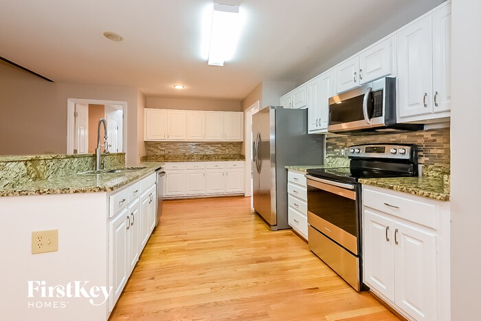 Building Photo - 140 Glen Holly Dr