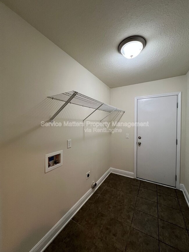 Building Photo - 7037 Season Dr