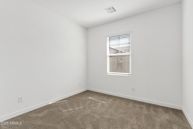 Building Photo - 4658 S Vapor