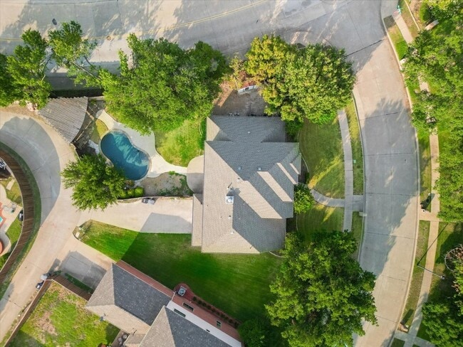 Building Photo - 6043 Fieldstone Dr