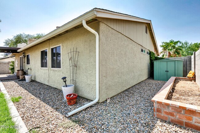 Building Photo - 10655 E Mercer Ln