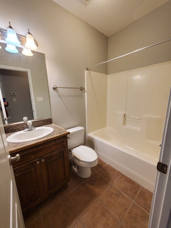 Building Photo - Stunning 3-Bedroom Home in the Heart of Ge...