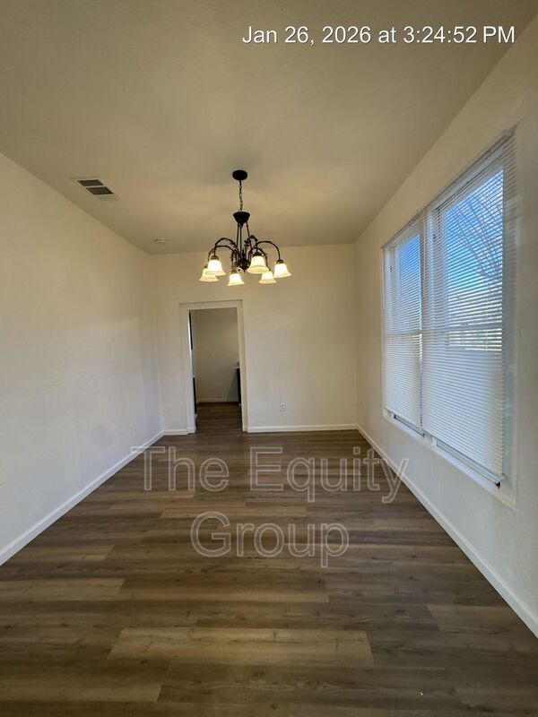 Building Photo - 500 W School Ave