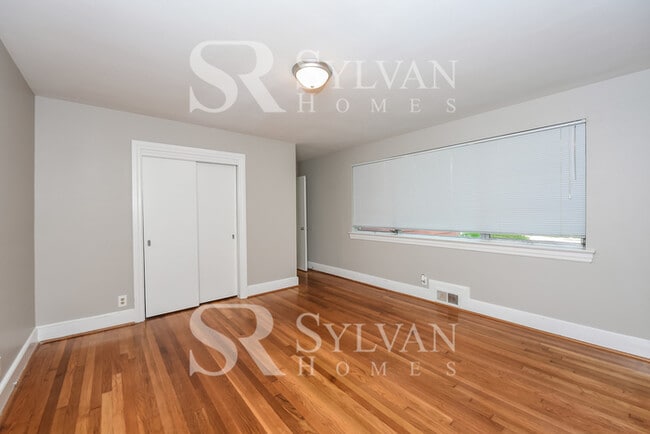 Building Photo - Enjoy one-level living in this 3 bedroom, 2 bathroom ranch-style home