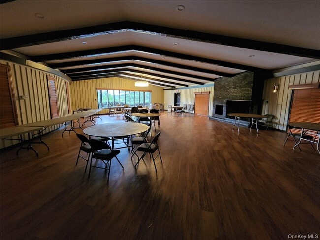 Building Photo - 138 Country Club Ln