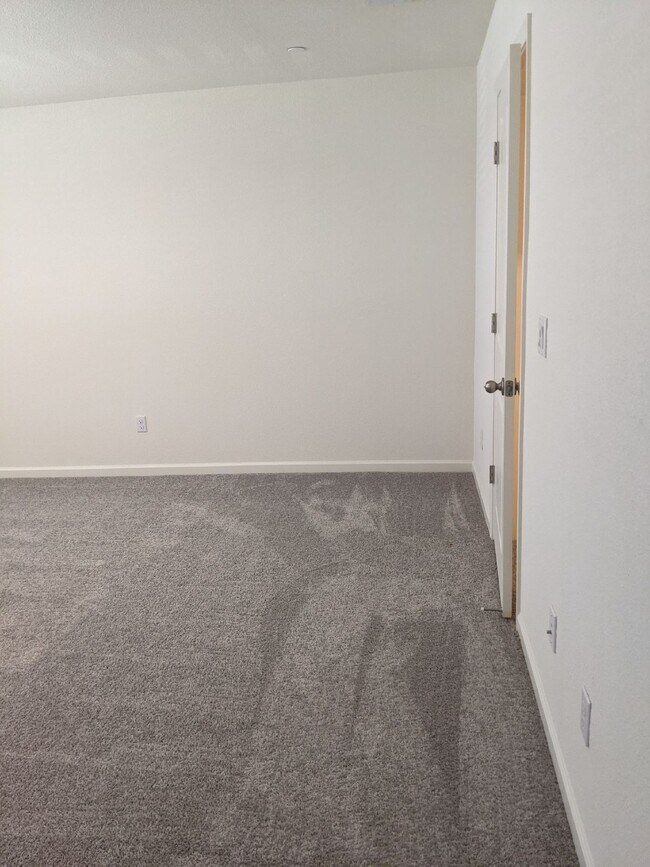 Building Photo - $250.00 OFF FIRST MONTH'S RENT!  Ready Now...