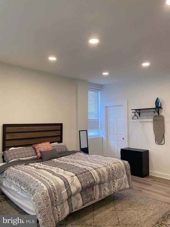 Building Photo - 2501 E Somerset St