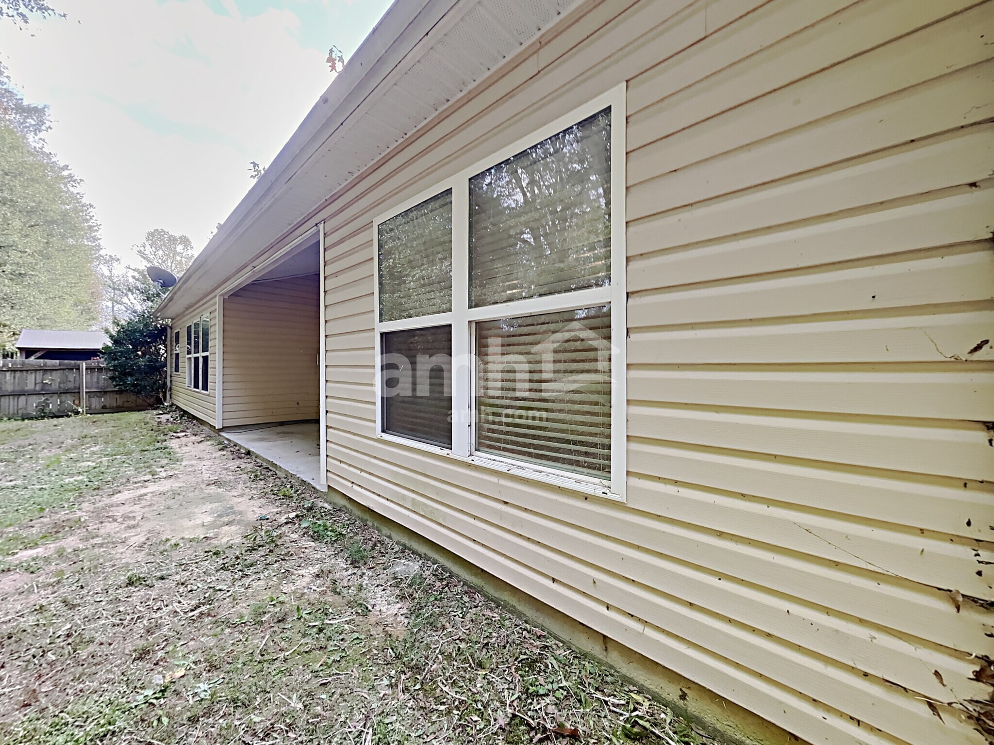 Building Photo - 2617 Woodford Ln