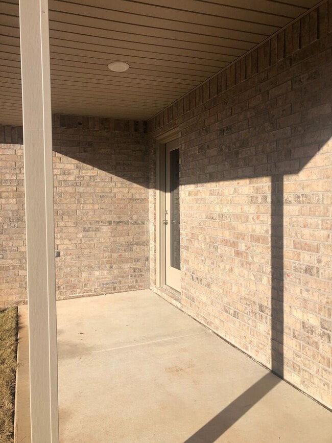 Building Photo - Located in Tradewind Square !!!! Built in ...