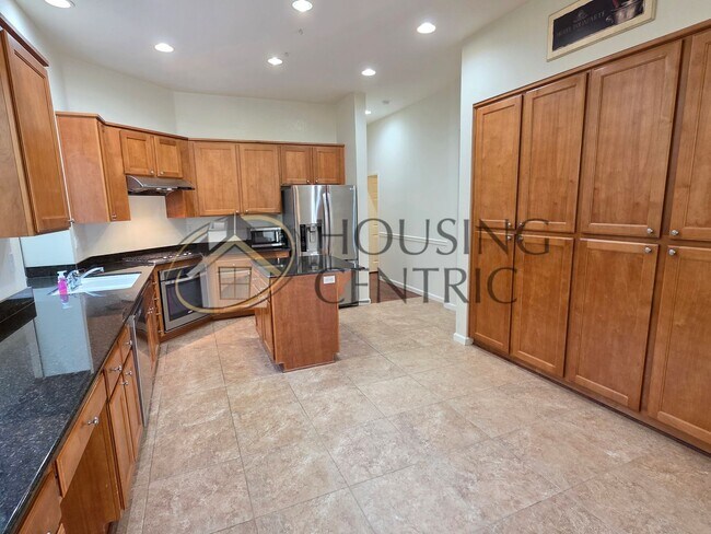 Building Photo - Beautiful Single Story Rental in Gated Serrano Community!