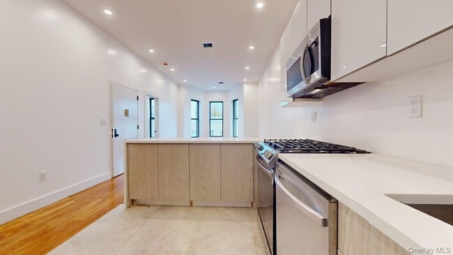 Building Photo - 1198 Greene Ave