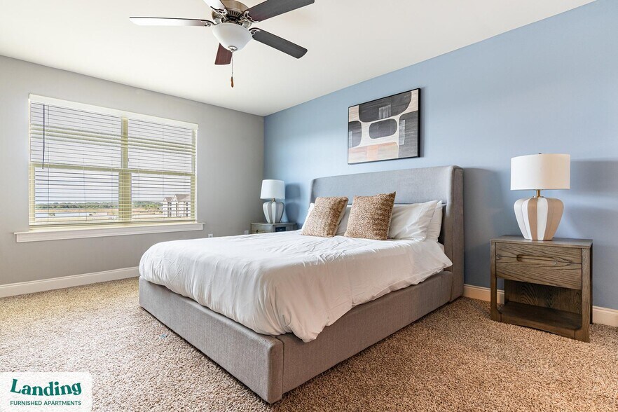 Building Photo - 305 Laredo Dr