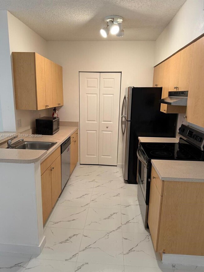 Building Photo - 10354 Fox Trail Rd S