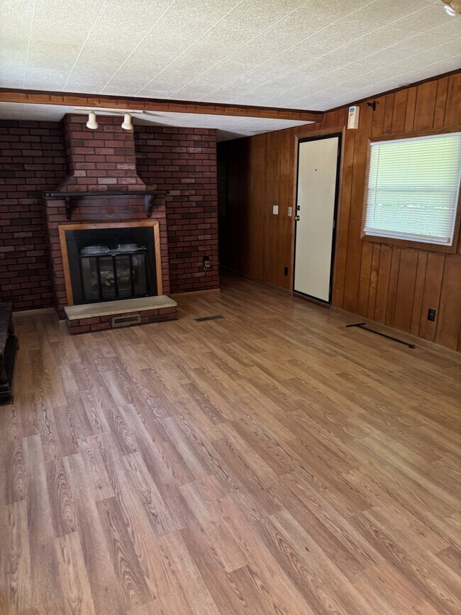Building Photo - 145 Hillrise Dr