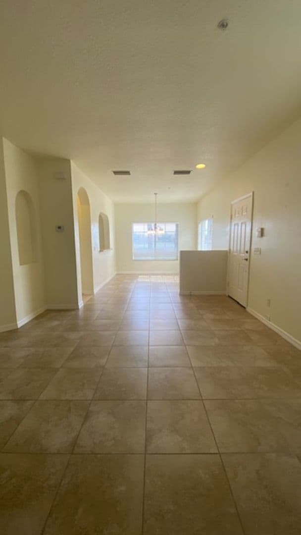 Building Photo - Gorgeous Light & Bright 3 Bedroom 2.5 Bath Townhome Corner Unit!!