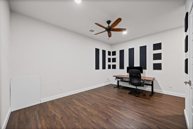 Building Photo - 2308 Berkleys Brook Dr