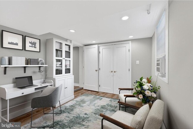 Building Photo - 7903 Woodbury Dr