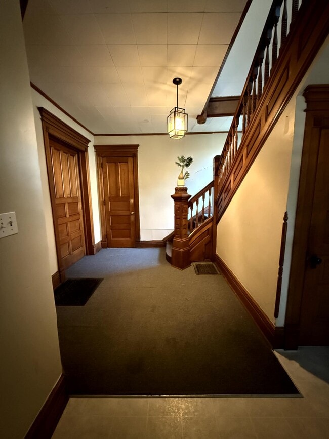 Building Photo - 500 N Main St