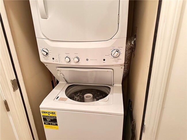 Building Photo - 711 Cosmopolitan Dr NE