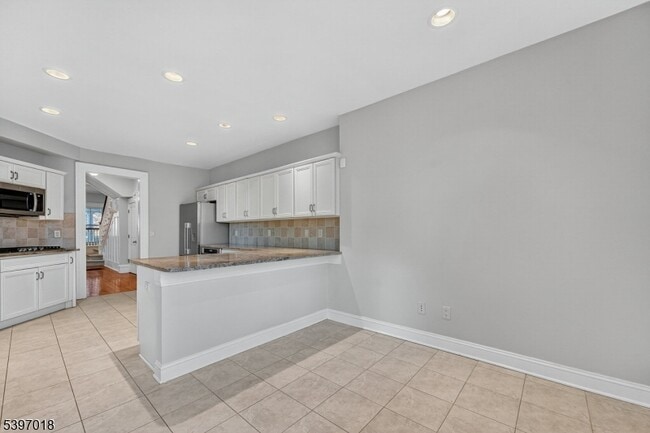 Building Photo - 94 Midland Ave